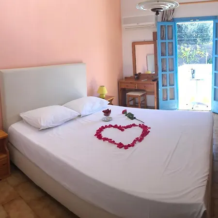 Stavros Aparthotel Istro